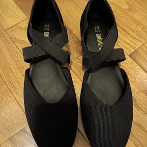 NEW Dream Pairs black criss cross knit ballet flats. 8.5